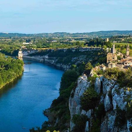 Appartement Neuf Avec Spa Saint-Martin-dʼArdèche المظهر الخارجي الصورة