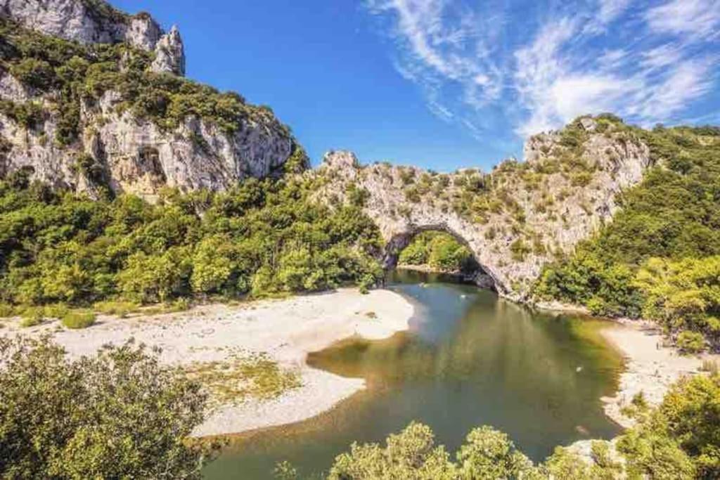 Appartement Neuf Avec Spa Saint-Martin-dʼArdèche المظهر الخارجي الصورة