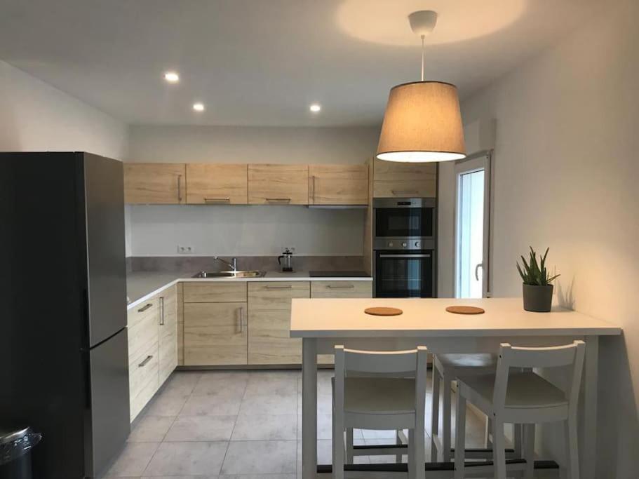 Appartement Neuf Avec Spa Saint-Martin-dʼArdèche المظهر الخارجي الصورة